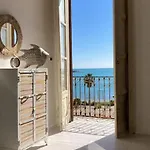 Apartamento Magellano Suite. Fronte Mare + Free Park + Wi-fi *